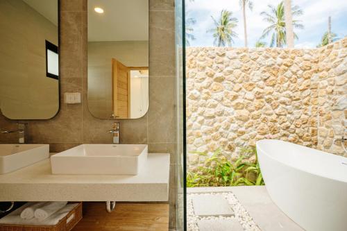 Koupelna v ubytování Luan Residence 3BR Pool Walk to Beach and Village