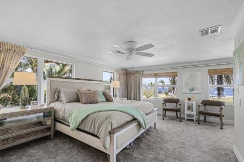 a bedroom with a bed and a ceiling fan at Place your bet on a WINNING Vacation Retreat - Peace River Pair-A-Dice - Roelens in Punta Gorda