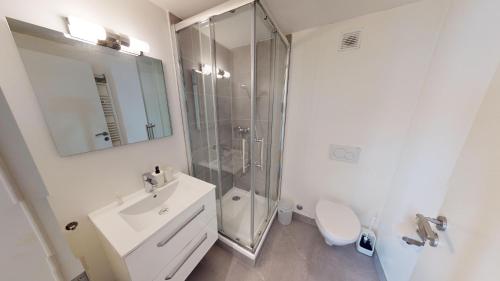 Fresh and Bright 1-Bedroom Centre Apartment - AL11