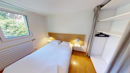 Fresh and Bright 1-Bedroom Centre Apartment - AL11