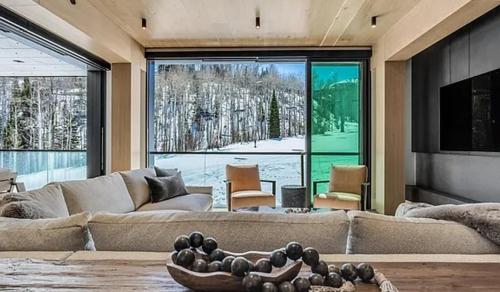 Posezení v ubytování Mountain Serenity Designer in Snowmass Village