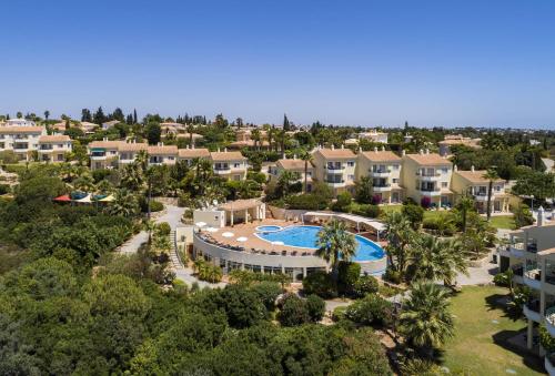 an aerial view of a resort with a swimming pool at Presa De Moura in Carvoeiro