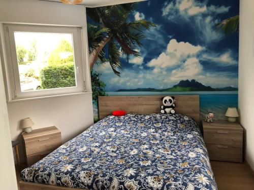 Voodi või voodid majutusasutuse Logement f2 Bains les bains La Chapelle toas