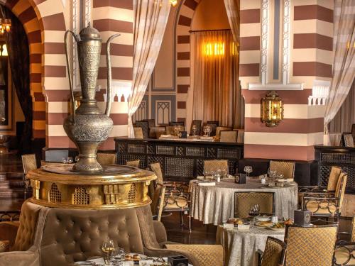 Um restaurante ou outro lugar para comer em Sofitel Legend Old Cataract