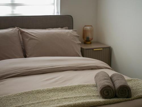 Giường trong phòng chung tại The Sanctuary