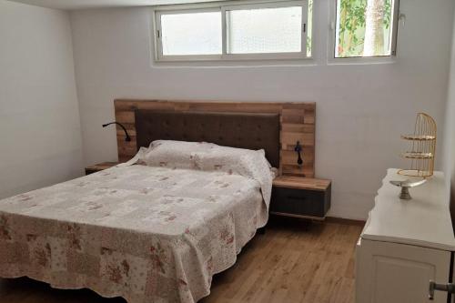 a bedroom with a bed and a window at 2 Bed Villa Sleeps 4 - Garden Wifi Parking in Temara