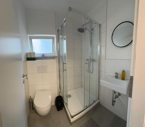 a bathroom with a shower and a toilet and a sink at Easy Stay Koblenz in Koblenz