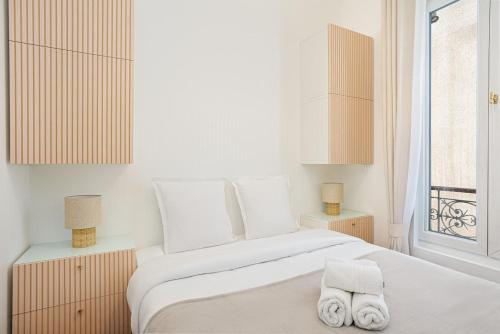 Elegant Parisian Minimalism near Arc de Triomphe