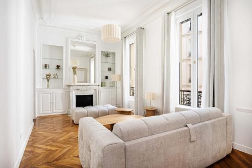 Elegant Parisian Minimalism near Arc de Triomphe