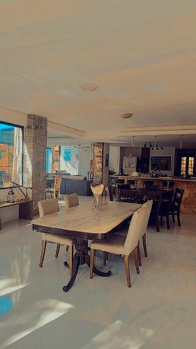 a large living room with a wooden table and chairs at A casa da Floresta in Florianópolis