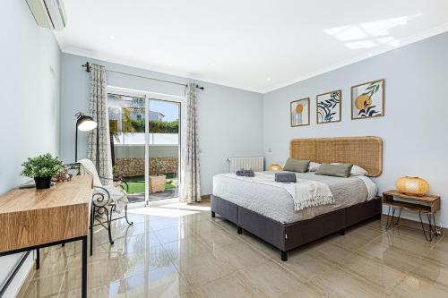 Quiet Villa Near The Beach, Opcional Heated Pool