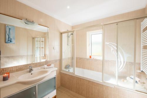 Quiet Villa Near The Beach, Opcional Heated Pool