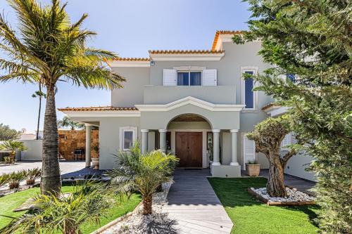 Quiet Villa Near The Beach, Opcional Heated Pool
