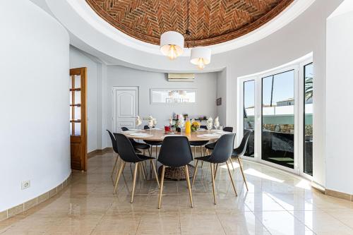 Quiet Villa Near The Beach, Opcional Heated Pool