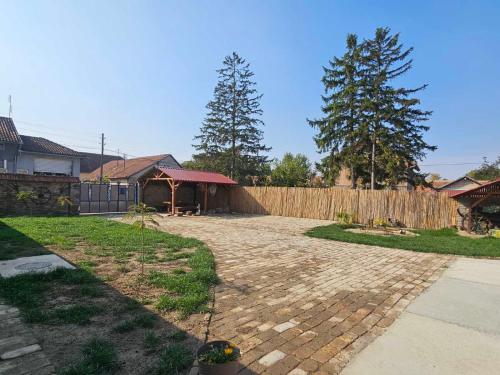 Un jardín fuera de Apartmany Detvanka