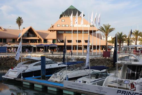 Cozy Flat Vilamoura Marina With Pool & Balcony By Timeless Vacations