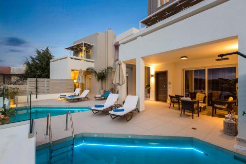 Fotografie z fotogalerie ubytování Three Moirai Villa - with 2 Heated Pools v destinaci Arménoi