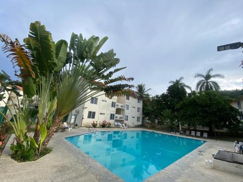 a large swimming pool in front of a building at Newly remodeled apartment in Huatulco in Santa Cruz Huatulco