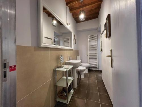 a bathroom with two toilets and a sink at Aurora 88 Apartments in Arezzo