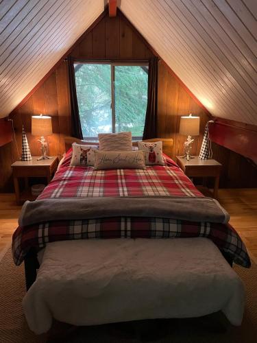 a bedroom with a large bed in a attic at Nisqually Nest at Mount Rainier in Ashford