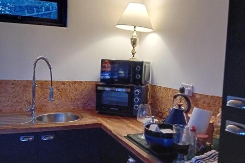 O bucătărie sau chicinetă la 1Bed Cottage Sleeps 2 - Mountain Views Parking