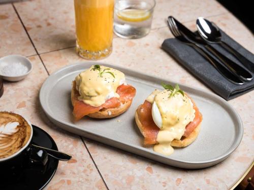 Jídlo v hotelu nebo okolí