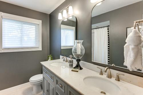 Un baño de 2 Mi to Dtwn Brighton Updated Home with Fenced Yard