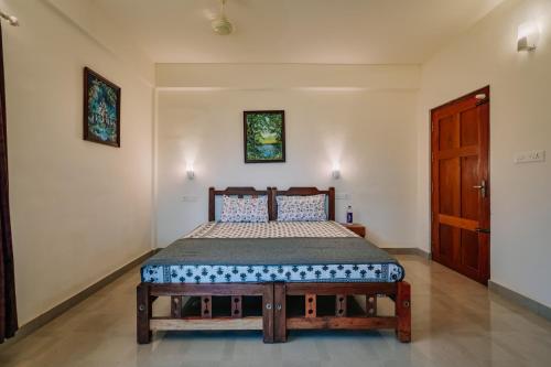 Postel nebo postele na pokoji v ubytování Faunora Thekkady