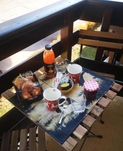 Φαγητό σε αυτό το διαμέρισμα ή κάπου εκεί κοντά