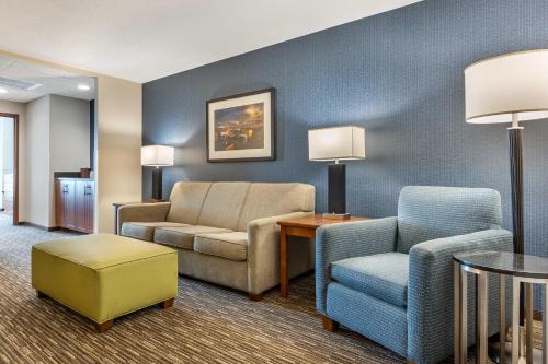 Drury Plaza Hotel Columbia East — Bedroom