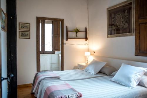 Ένα ή περισσότερα κρεβάτια σε δωμάτιο στο Casa del Viejo Ayuntamiento