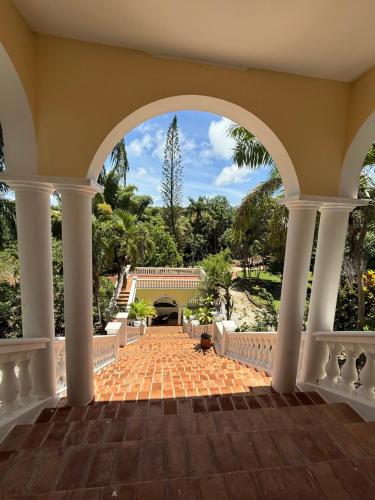 an archway of a house with a brick patio at El Castillo Tropical Desconéctate de la civilización in Nagua