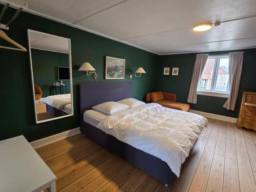 Una cama o camas en una habitación de Solvang