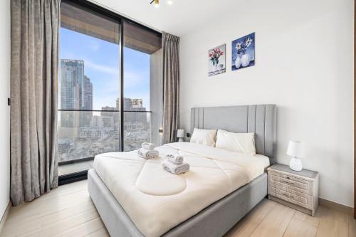 BLVD Luxe Stay with Pool Heart of JVC
