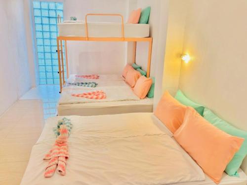 a small room with two bunk beds in it at Lazy Sunday Khaosan Hotel in Bangkok