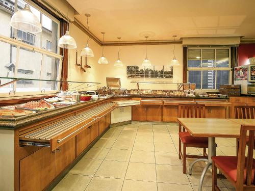 Una cocina o cocineta en ibis Belo Horizonte Liberdade