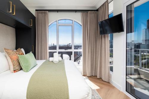 Postel nebo postele na pokoji v ubytování Chic Studio with Cape Town City Views