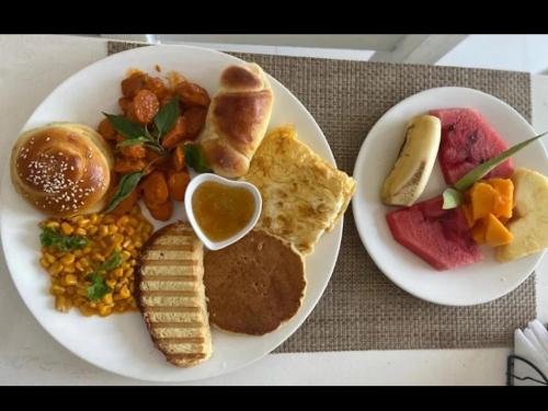 Makanan di atau berdekatan hotel