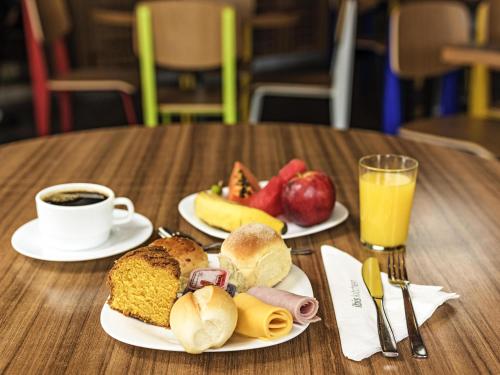 Jídlo v hotelu nebo okolí