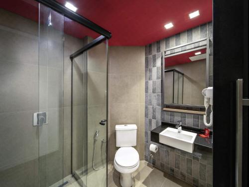 Ένα μπάνιο στο ibis Curitiba Batel