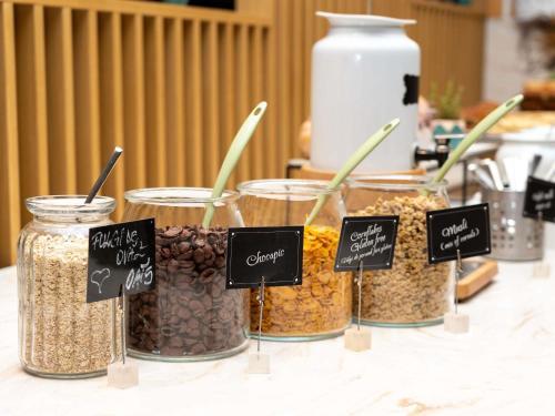 Comida en o cerca de este hotel