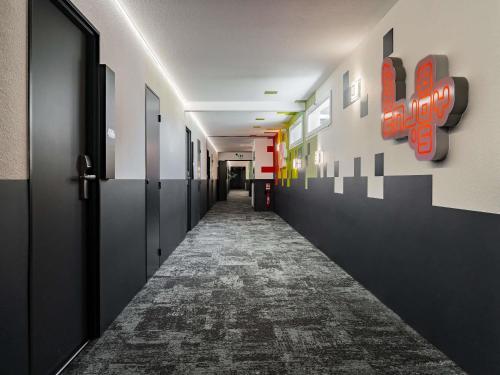 ベジエにあるibis Styles Béziers Centreの廊下