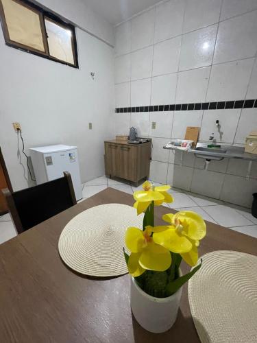 Η κουζίνα ή μικρή κουζίνα στο Apartamento completo e central! Casa Caju!