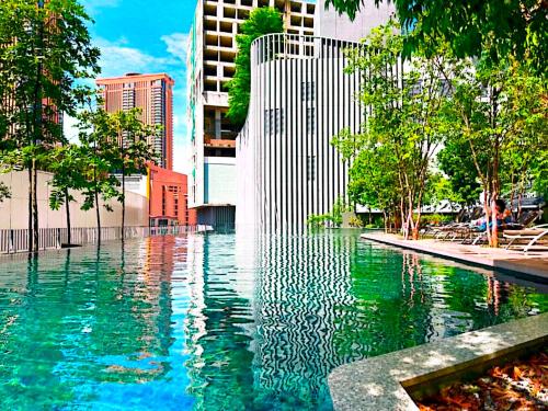 Hồ bơi trong/gần Exclusive Suites Lucentia Residence By Lalaport BBCC