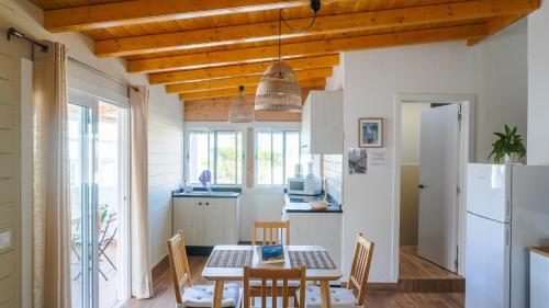 a kitchen with a table and chairs and a refrigerator at Casa Yeye City Loft in Agaete