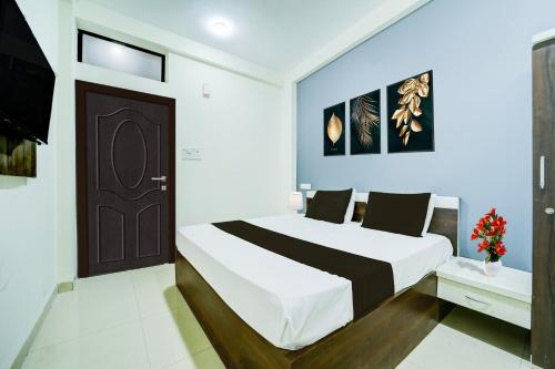 a bedroom with a bed and a tv in it at Super Collection O Hotel SP14 in Indore