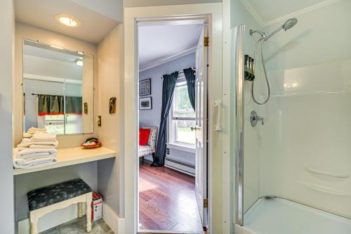 Un baño con ducha, lavabo y espejo. en 1 Mi to Main St Fryeburg Historic Family Home, en Fryeburg Maine