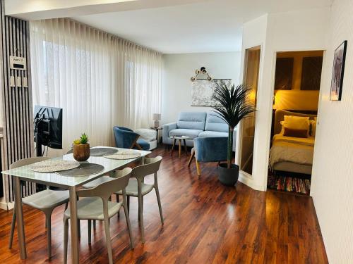 LE CARDINAL, appartement avec parking privé, gare, centre ville,