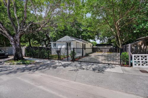 Heart of Miami Oasis, Modern, Steps from It All photo 23