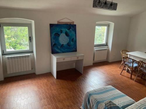 a room with a room with a table and chairs at Casa Pejda in Bonassola